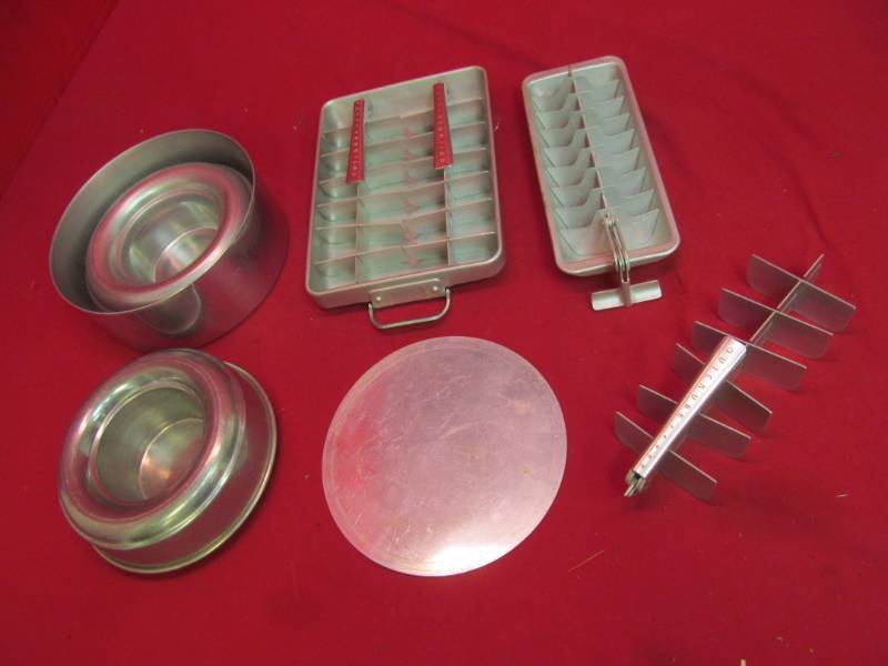 lot 202 image: vintage ice cube tray sets, bake mold pans