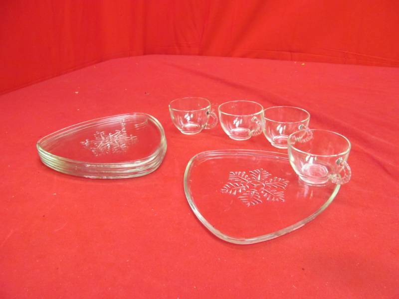 lot 210 image: luncheon set
