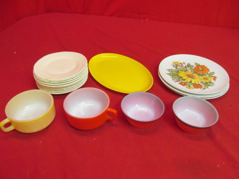 lot 216 image: Fire King dishes
