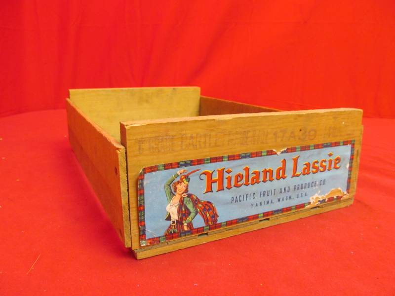 lot 221 image: vintage crate