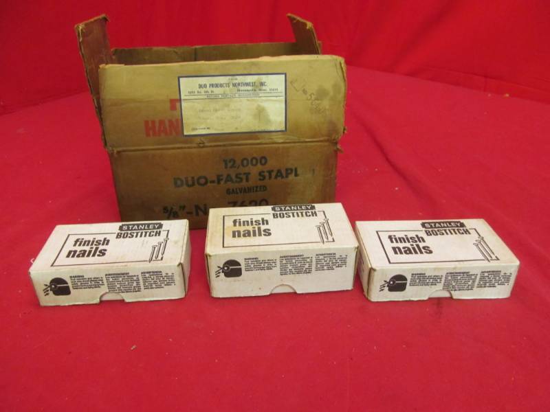 lot 224 image: Stanley Bostitch finish nails, Duo fast staples