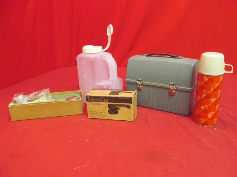 lot 226 image: pampered chef graters