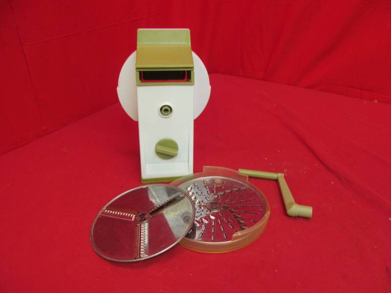 lot 231 image: Kitchen Magician food cutter