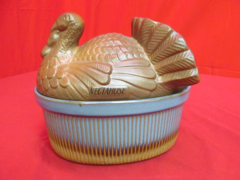 lot 1 image: Treasure Craft Turkey baker