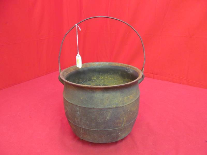 lot 3 image: cast iron kettle