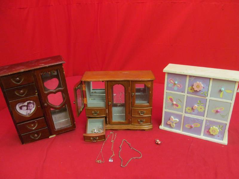 lot 27 image: jewelry box, dresser boxes