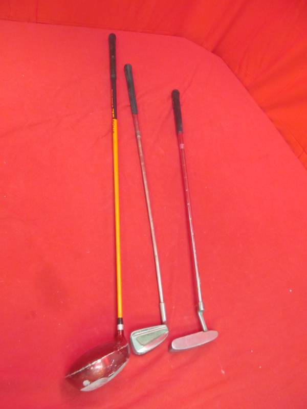 lot 31 image: golf clubs