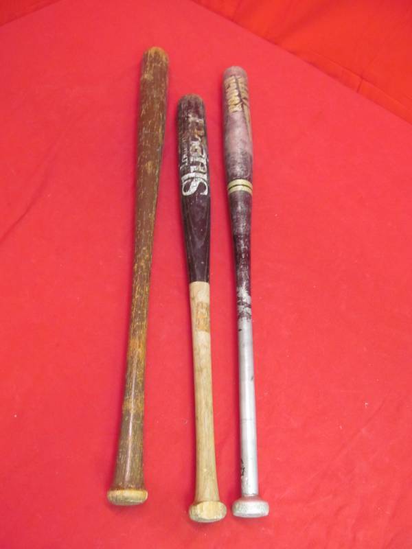 lot 32 image: baseball bats