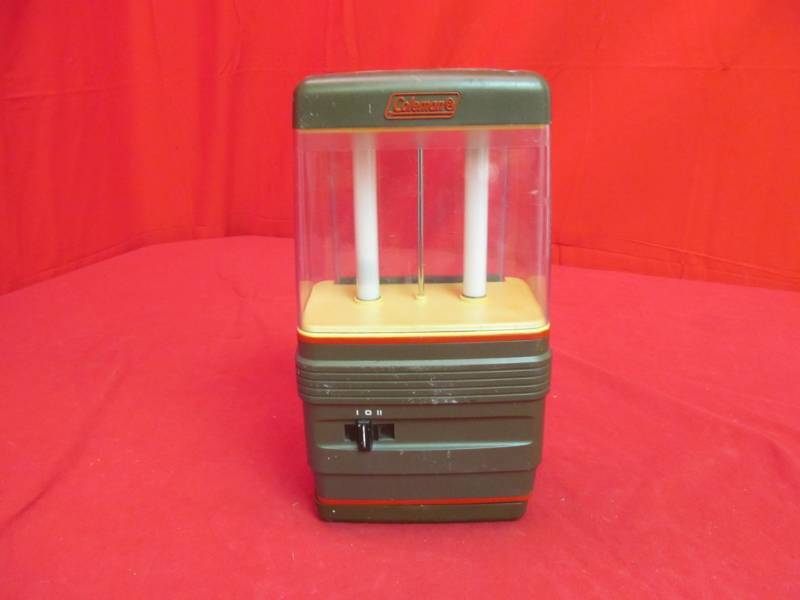 lot 38 image: Coleman camp light