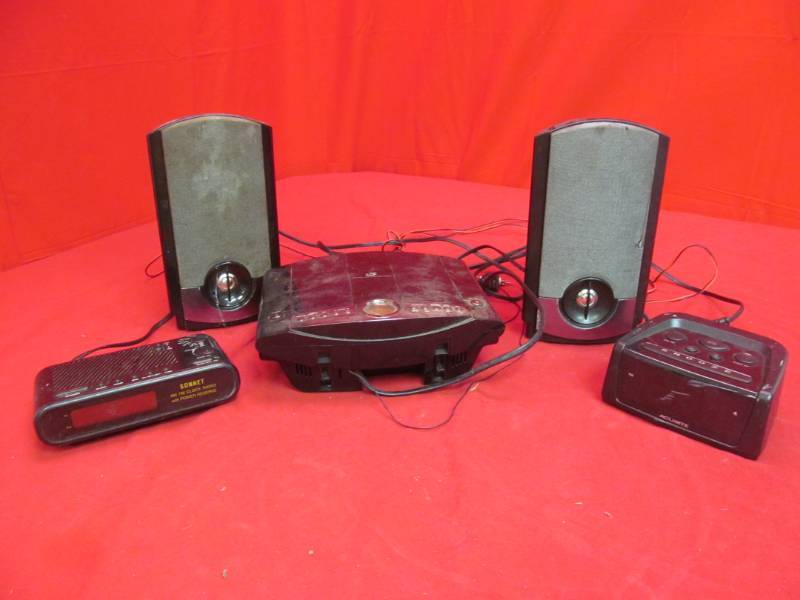 lot 40 image: electronics