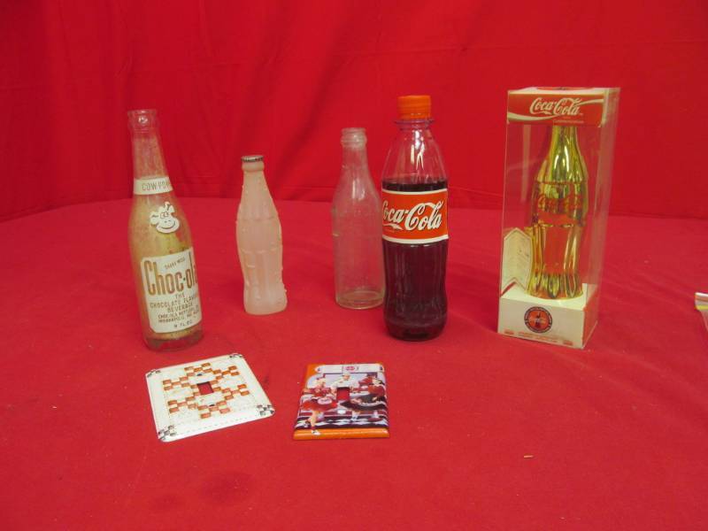 lot 61 image: Coca cola memorabilia