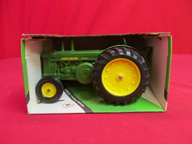 lot 73 image: Ertl John Deere 1985