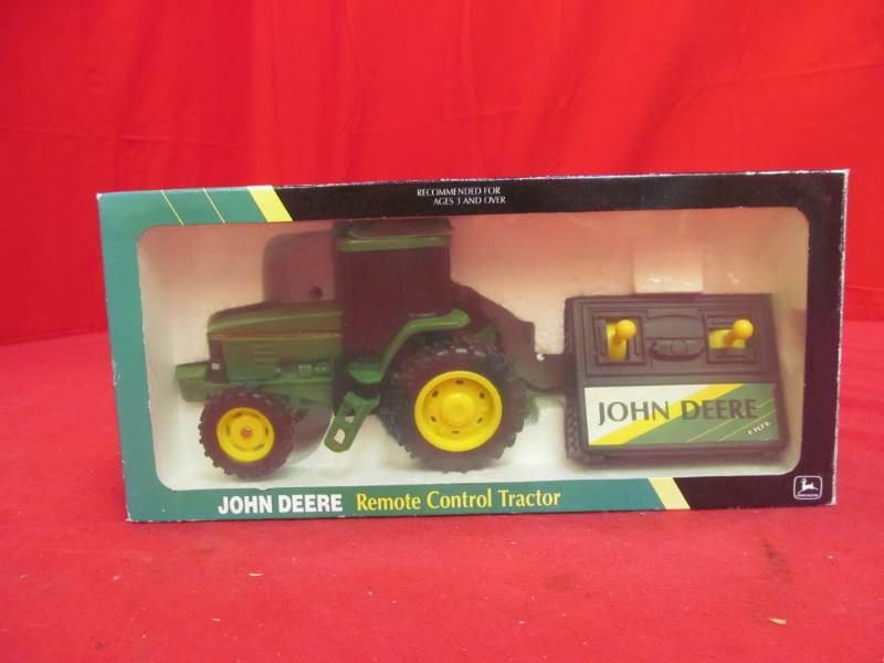 lot 75 image: new John Deere Ertl 1994