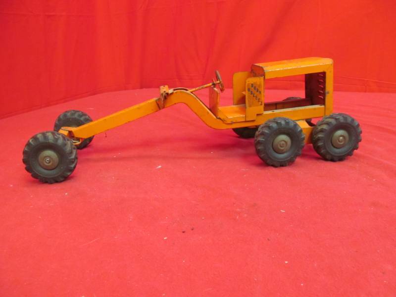 lot 84 image: Structo road grader