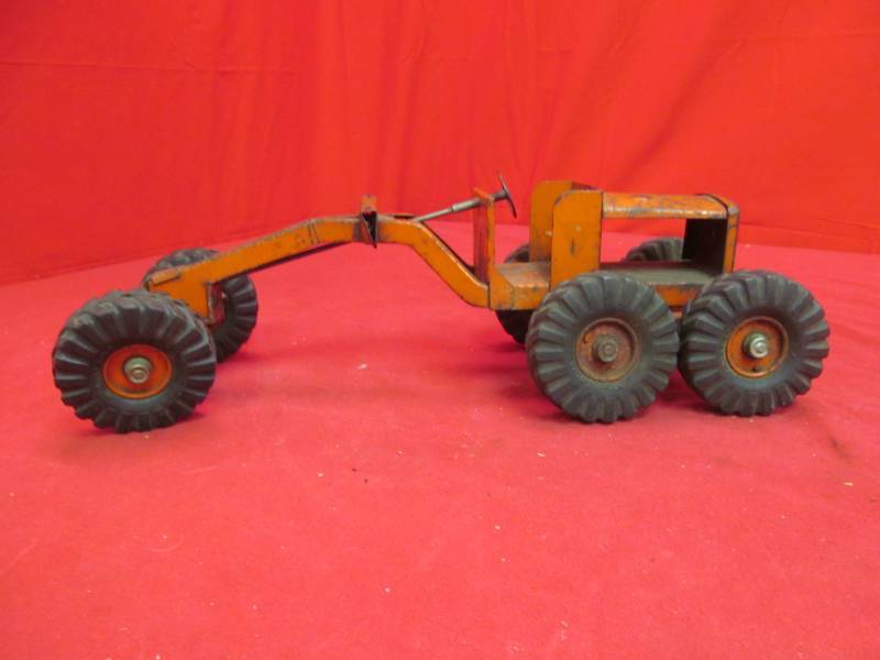lot 85 image: Vintage Nylint metal frame road grader