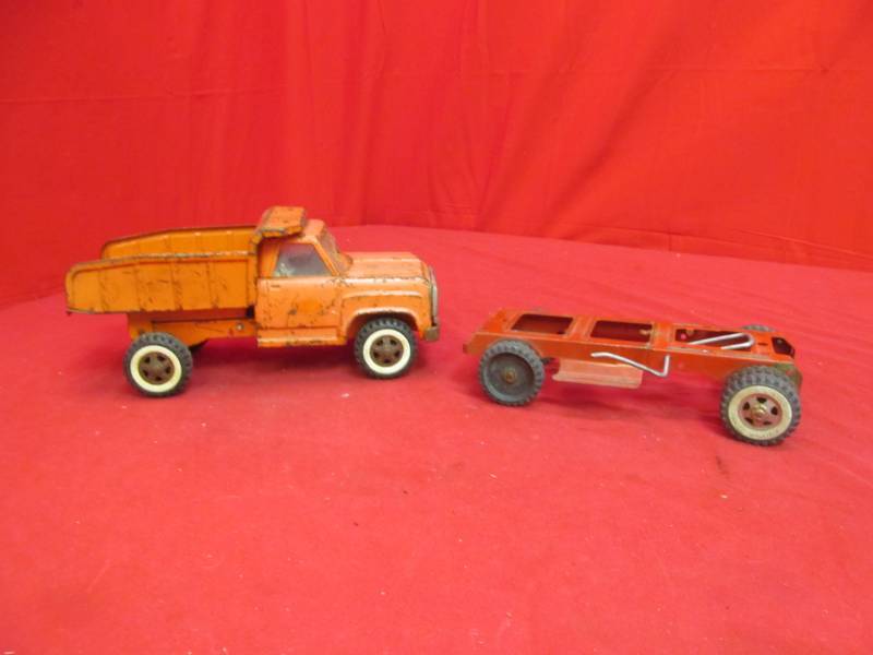 lot 87 image: vintage Tonka Dump Truck