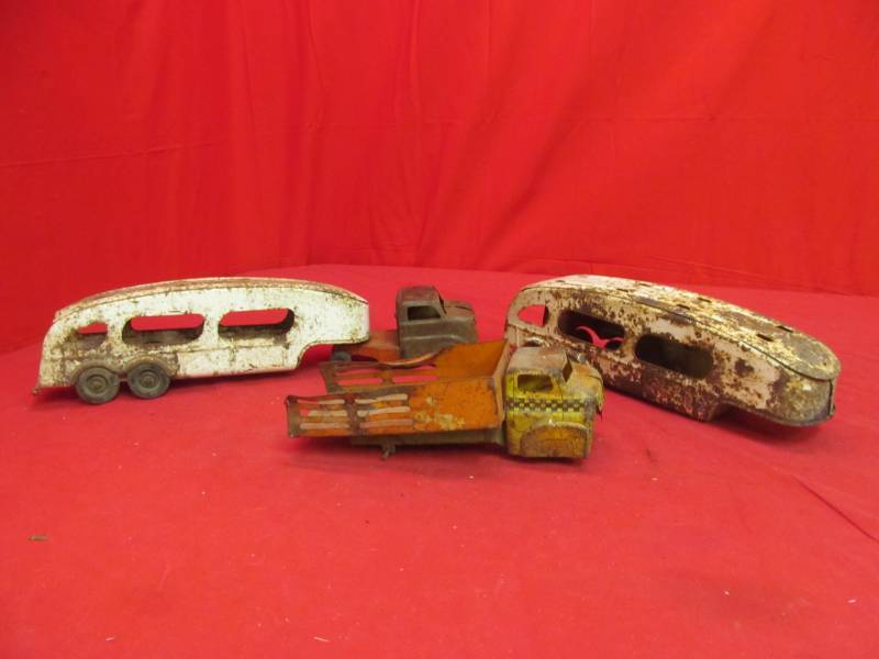 lot 88 image: Louis Mark tractor, trailer, tin truck