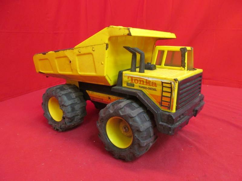 lot 103 image: vintage Tonka dump truck