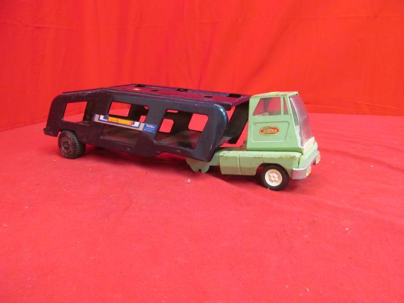 lot 105 image: Tonka truck and trailer