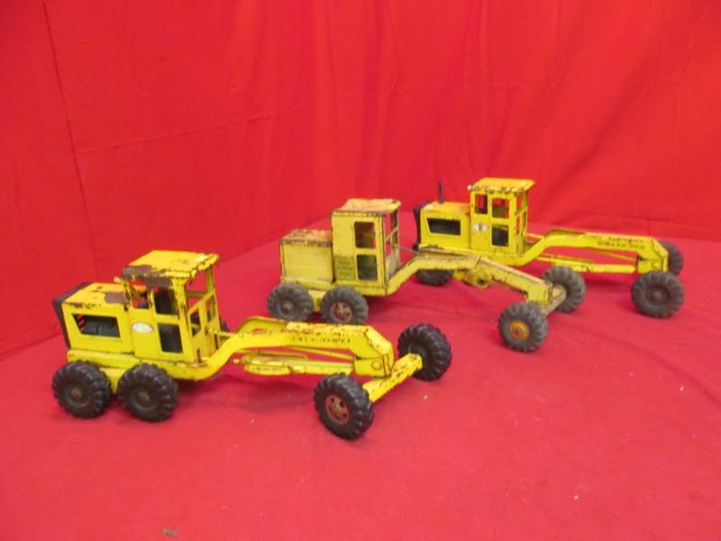lot 108 image: vintage Tonka road graders