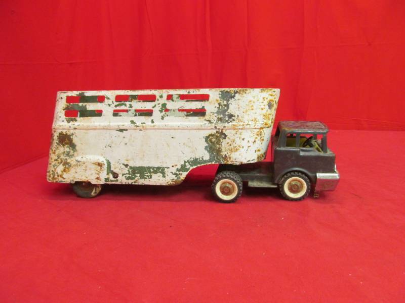 lot 112 image: BuddyL tractor with trailer