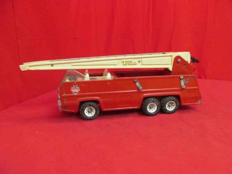 lot 114 image: Tonka fire truck