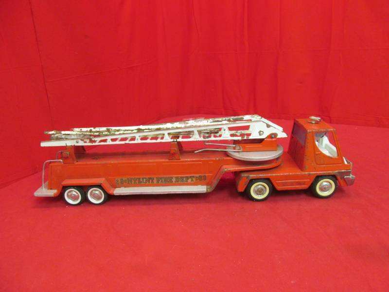 lot 115 image: all metal Nylint 24 ladder complete
