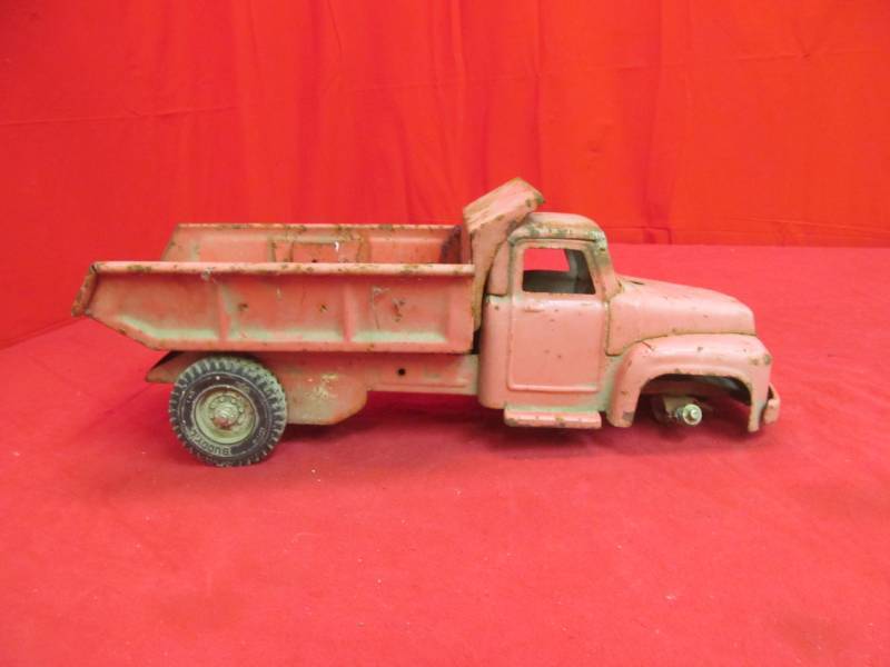 lot 116 image: Vintage Buddy L dump truck