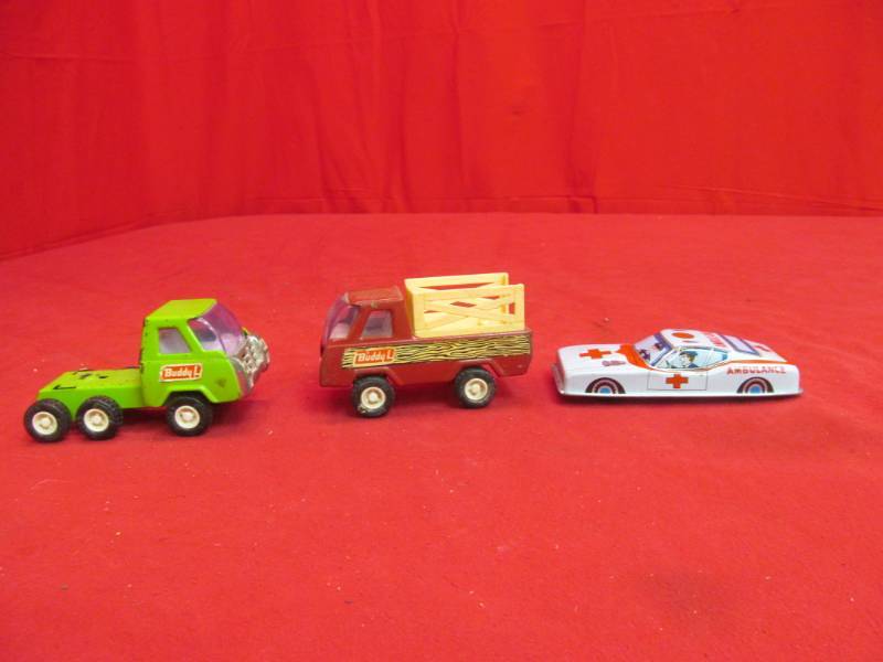 lot 119 image: Buddy L trucks