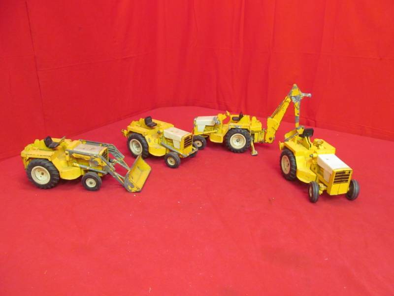 lot 122 image: 4 International Ertl toys