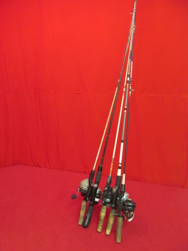 lot 125 image: 5 fishing rods and reels