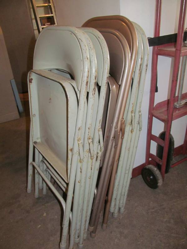 lot 130 image: folding chairs