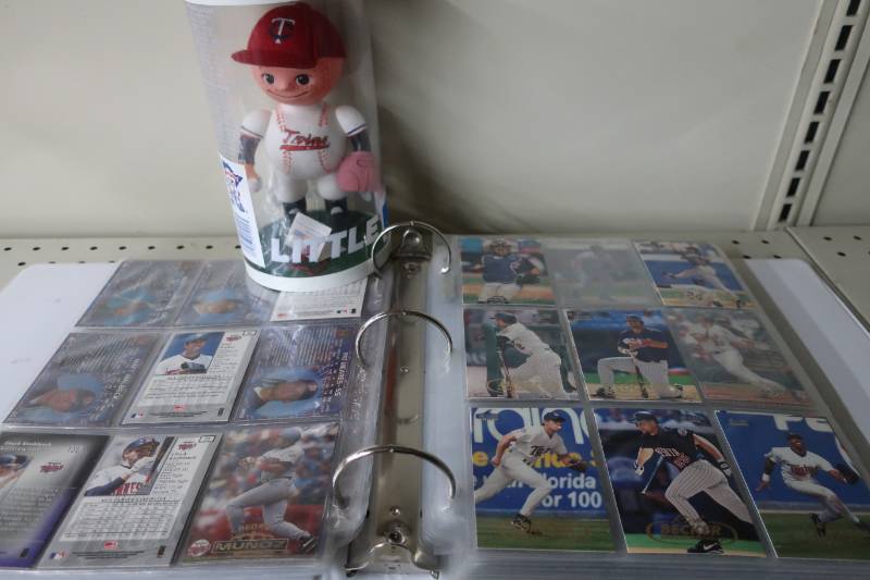 lot 511 image: Minnesota Twins Cards and Little Jocks Foam Figure