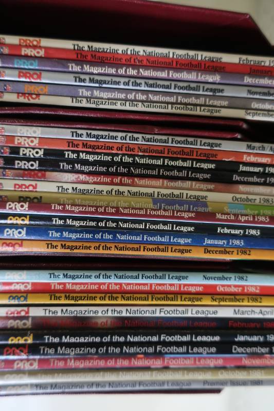 lot 515 image: Nice Big Lot of Vintage Early 1980s Pro NFL Magazine