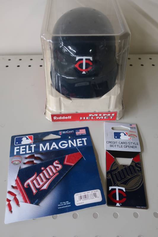 lot 528 image: Minnesota Twins Lot