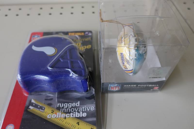 lot 529 image: Minnesota Vikings Lot