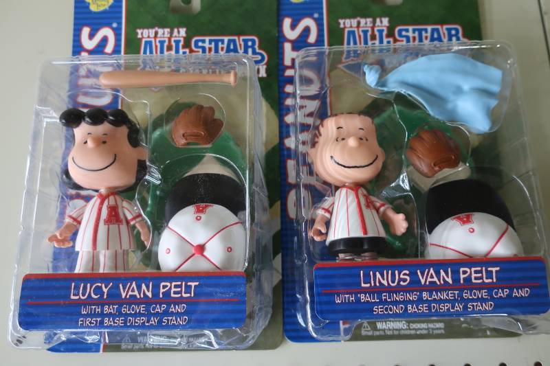 lot 541 image: Peanuts Youre an All Star Figurine Lot - 2 of 6 Figures