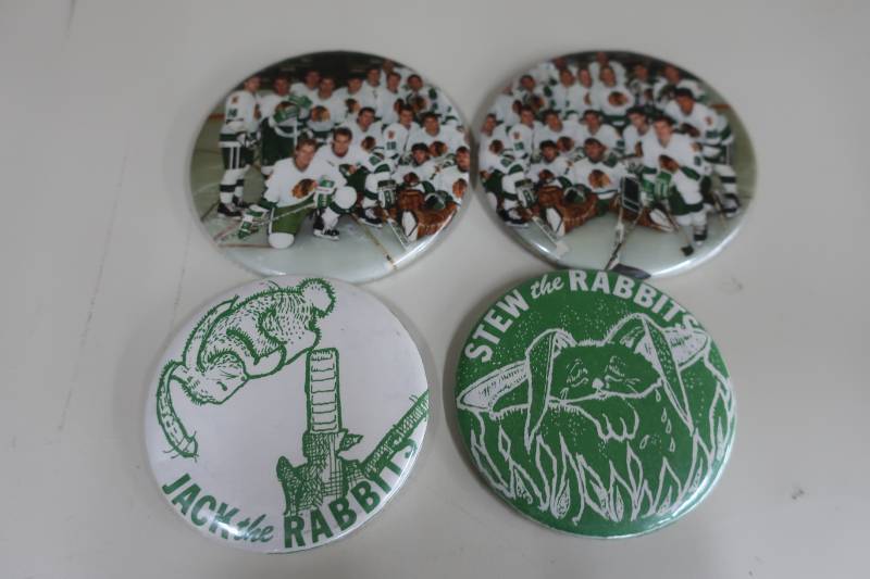 lot 562 image: Vintage Fighting Sioux Hockey Buttons