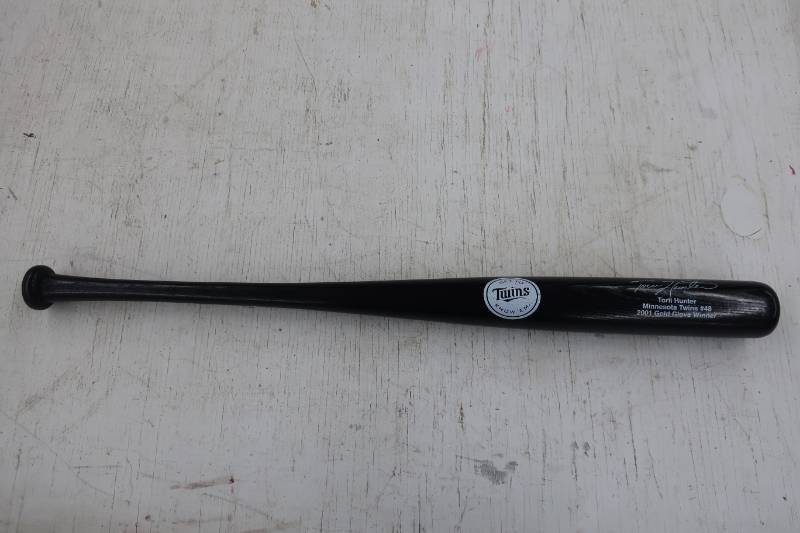 lot 563 image: Twins Giveaway Torii Hunter Baseball Bat