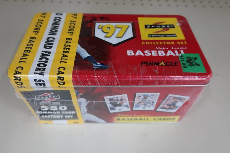 lot 564 image: 1997 Score Baseball Card Set
