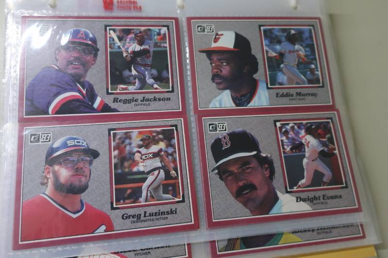 lot 565 image: 1983 Donruss Oversize Set in Binder