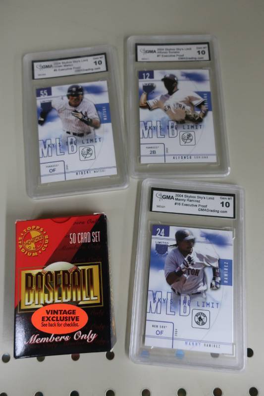 lot 570 image: Graded Baseball Cards and Mini Set