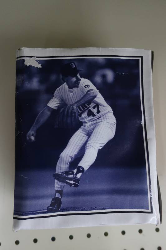lot 589 image: Minnesota Twins Bronze Statue Giveaway - Jack Morris