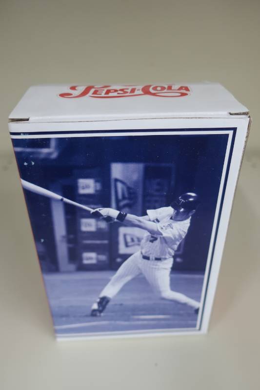 lot 590 image: Minnesota Twins Bronze Statue Giveaway - Joe Mauer