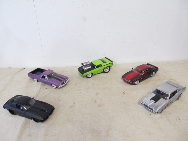 lot 15 image: Nice Group of Large Size JADA Diecast Muscle Cars