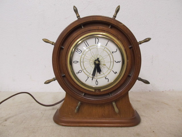 lot 24 image: Vintage Mid Century Lanshire Nautical Ships Wheel Desk Clock
