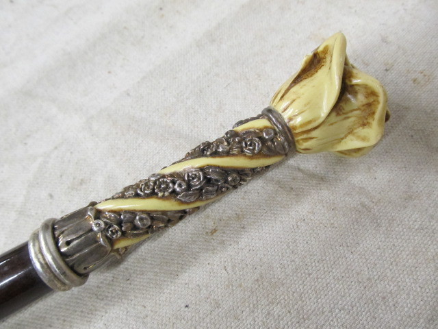 lot 28 image: Vintage Italian Sterling Silver & Flower Handle Walking Stick