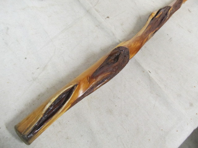 lot 239 image: Large Genuine DIAMOND WILLOW Walking Stick
