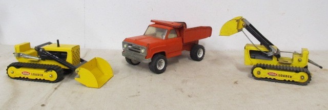 lot 35 image: Group of Vintage TONKA Metal Construction Vehicles