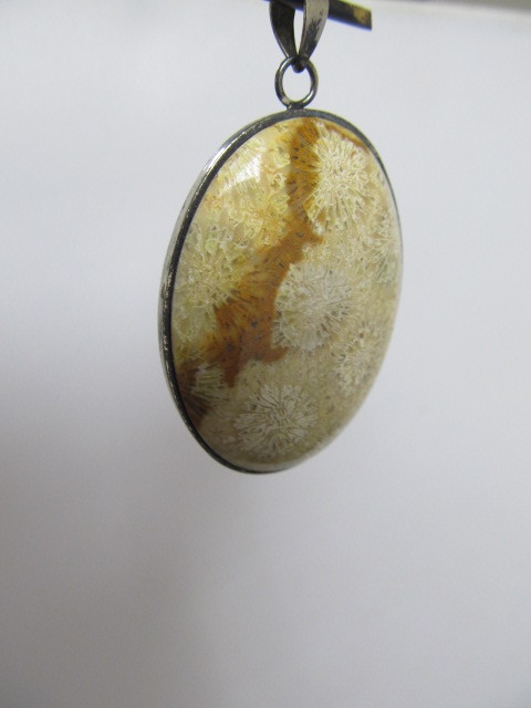 lot 79 image: Vintage Jasper & Sterling Silver Pendant
